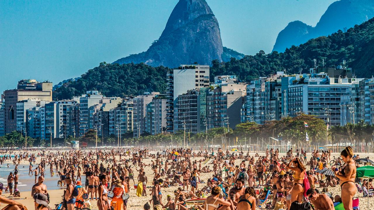 Rio de Janeiro: alerta na capital com a variante Delta e aumento de casos entre idosos vacinados