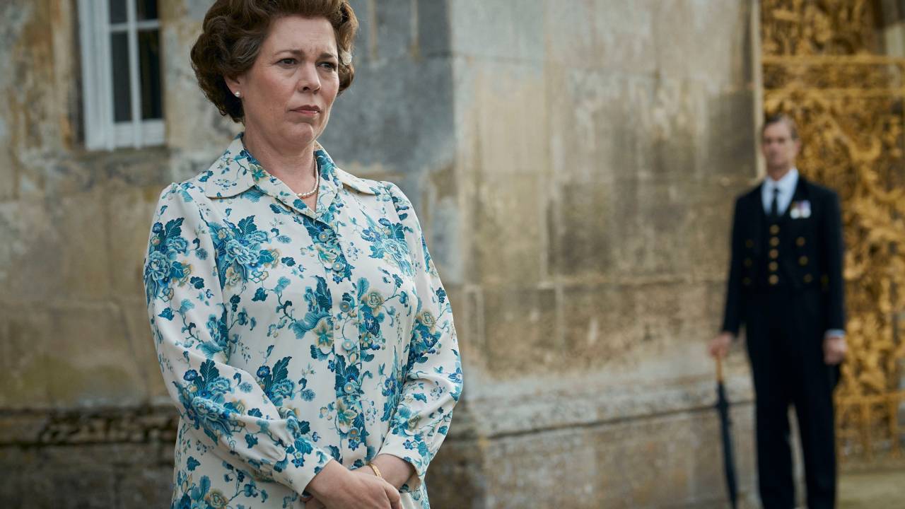 Olivia Colman como Rainha Elizabeth II, na quarta temporada de The Crown