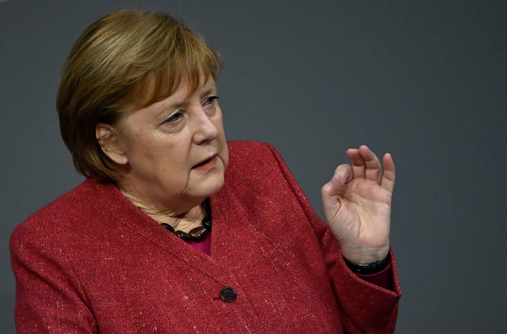 Angela Merkel diz que não tem culpa pela invasão da Rússia na Ucrânia