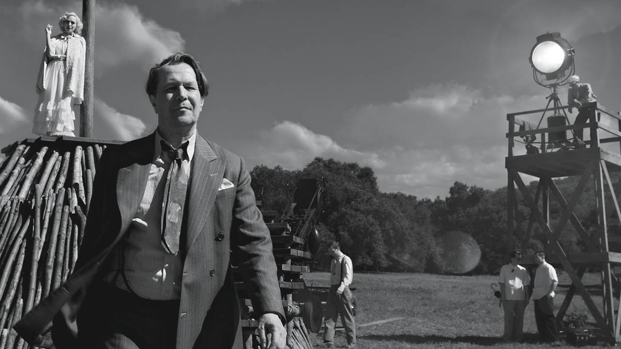 SOB OS HOLOFOTES - Oldman, como Mankiewicz: mais uma atuação magistral -