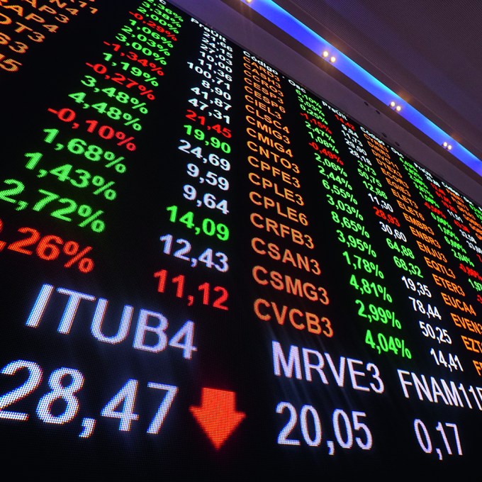 Ibovespa afunda mais de 2% em dia de Superquarta
