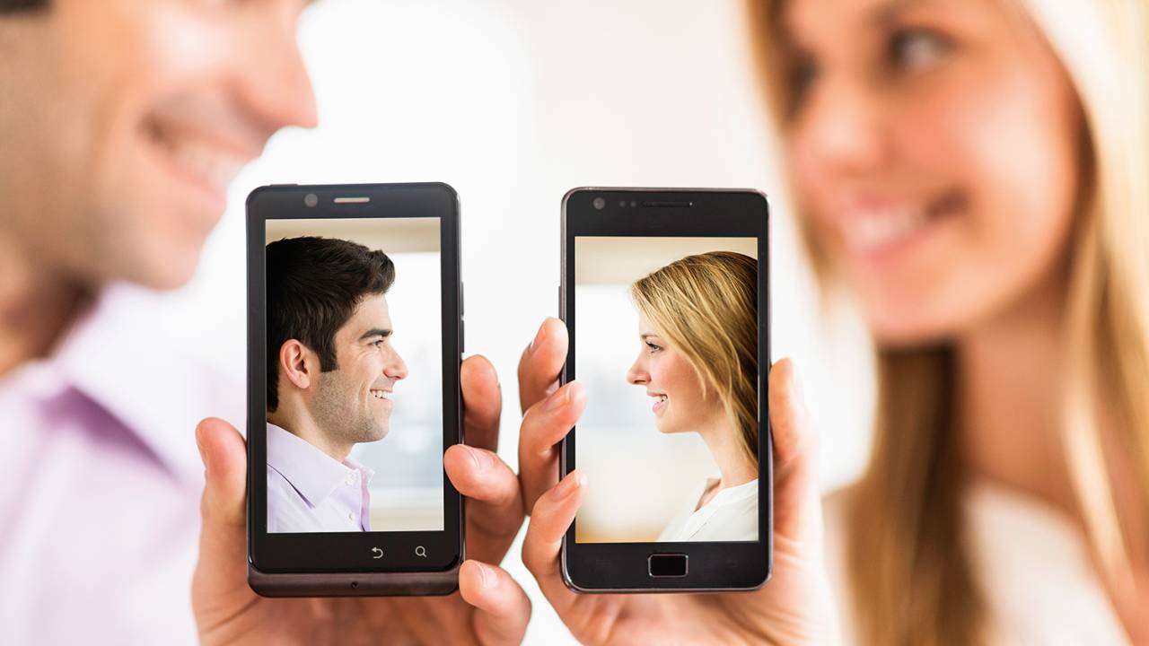 FLERTE VIRTUAL - Apps em alta: tecnologia provou que distanciamento social é diferente de solidão -