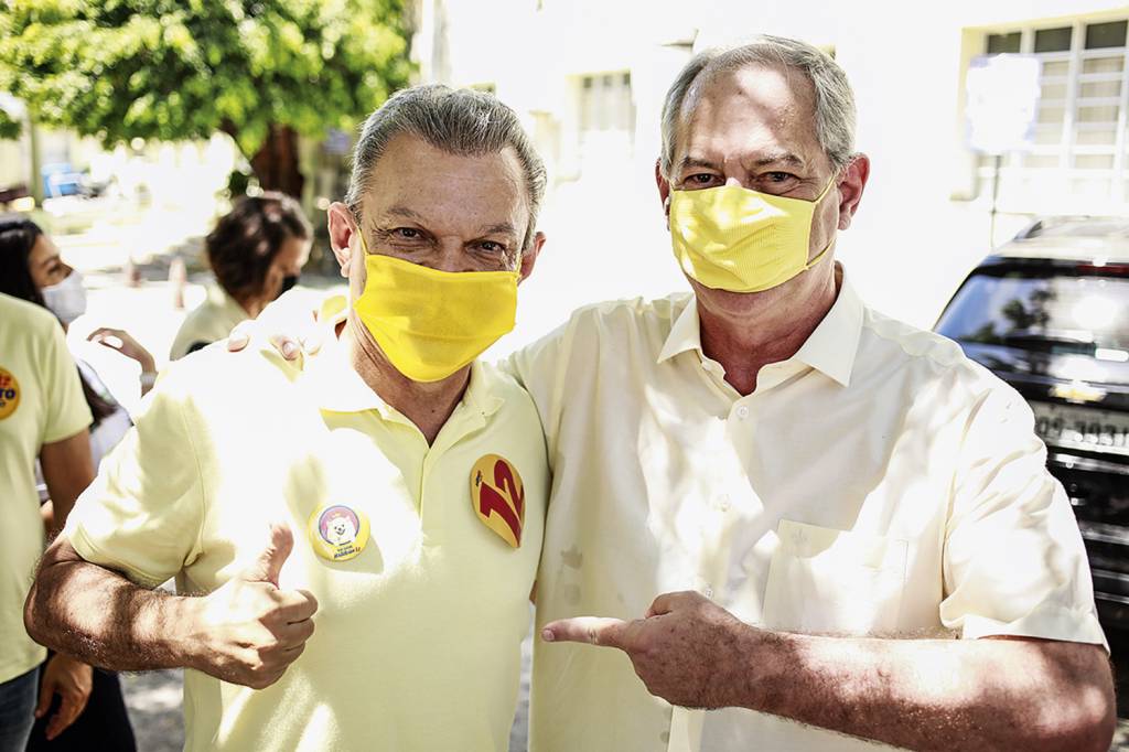 POL200176.JPG OLIGARQUIA - Sarto e Ciro: o prefeito eleito é mais um aliado dos irmãos Gomes -