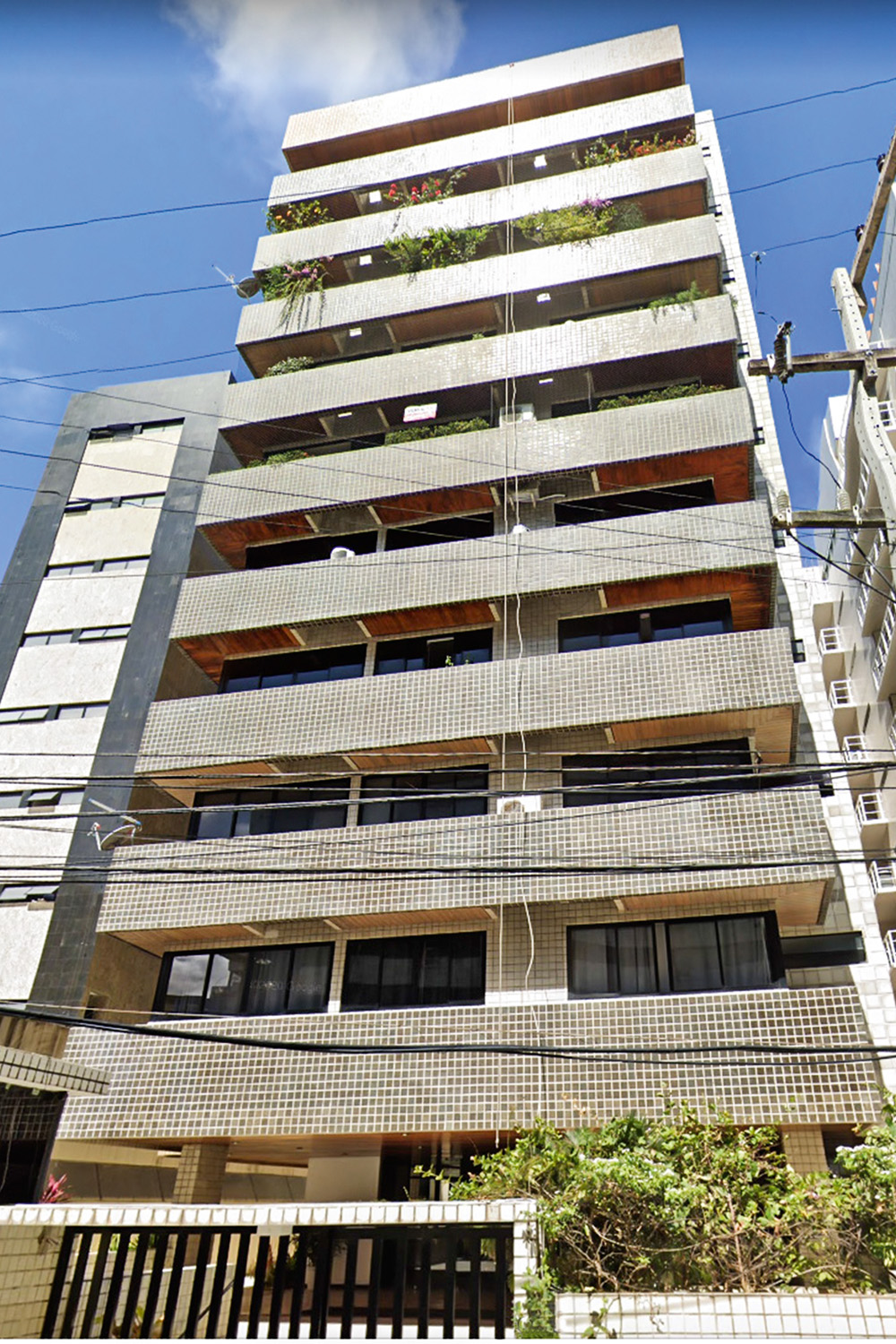 PREDIO-ARTHUR LIRA-MACEIO-2020-2.jpg DISCÓRDIA - O imóvel: localizado numa das áreas mais valorizadas de Maceió -