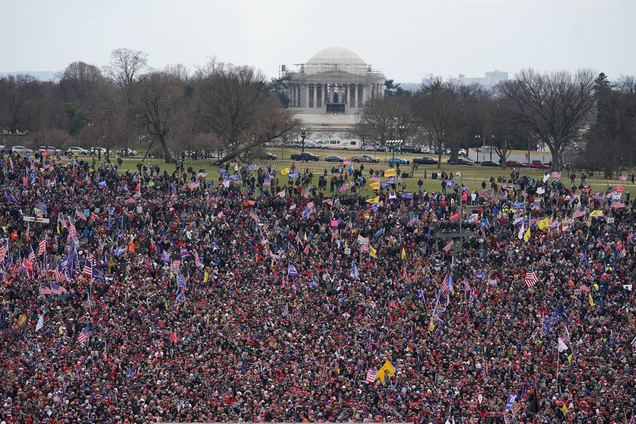 Apoiadores do presidente dos EUA, Donald Trump, manifestam-se no National Mall -