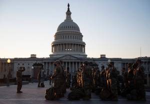 Capitólio Militares da Guarda Nacional cercam o Capitólio durante votação para o segundo impeachment de Donald Trump, nesta quarta-feira 13