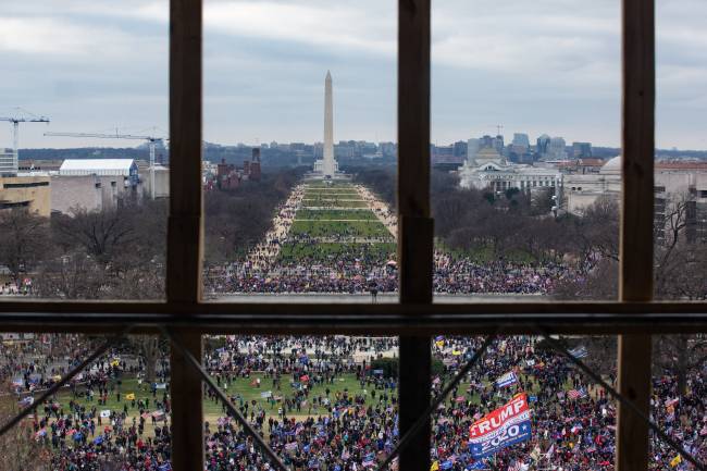 Apoiadores de Trump cercam o Congresso Apoiadores de Trump cercam o Congresso