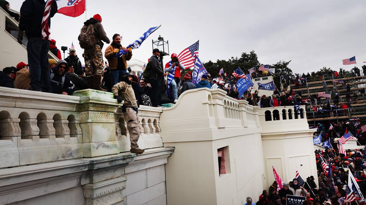 Apoiadores do presidente Donald Trump no Capitólio, Washington. 06/01/2021