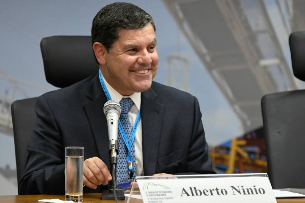 Ex-diretor da Vale assume alto cargo em banco asiático de infraestrutura