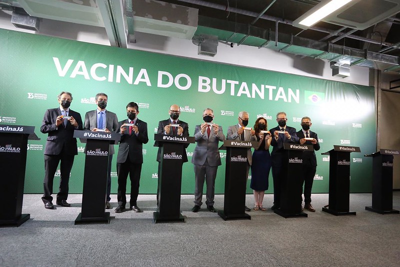 Equipe do governo de SP e do Instituto Butantan durante coletiva sobre a CoronaVac