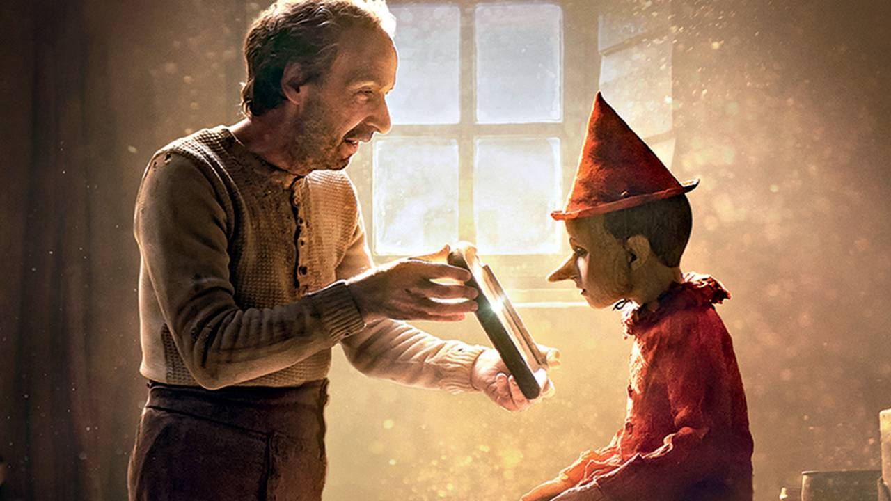 FÁBULA - Benigni e o menino Federico Ielapi em Pinóquio: um clássico incômodo e magistral -