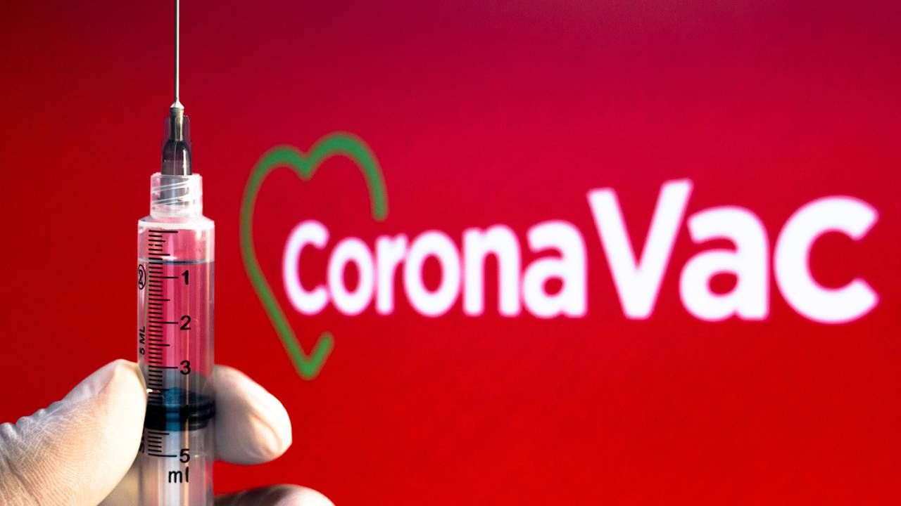 PROGRAMA ABRANGENTE - Chegada de vacinas ao Brasil: o país não pode desprezar nenhum produto disponível -
