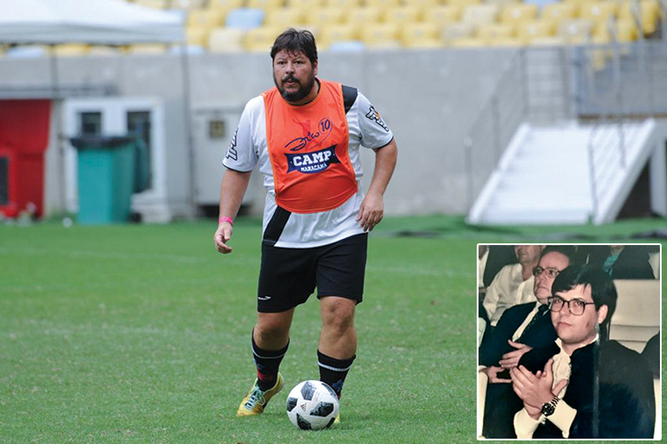 EM DOIS ATOS -&ensp;O novo procurador-geral do Rio dentro e fora de campo: jogando bola com a camisa do Vasco e na posse como promotor em 1995 (&agrave; dir.) -