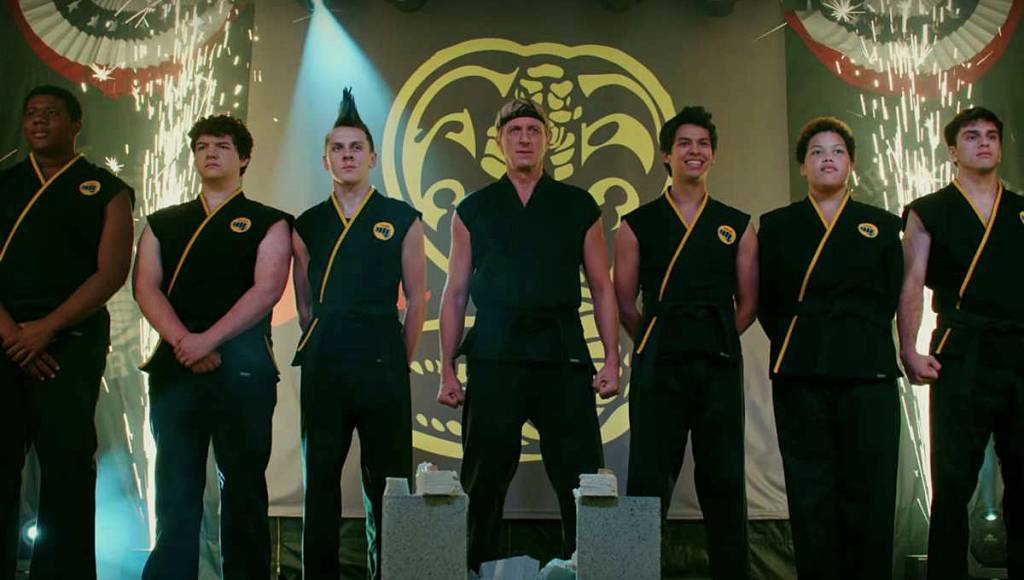 cobra-kai-1 Johnny Lawrence e seus alunos do dojô Cobra Kai