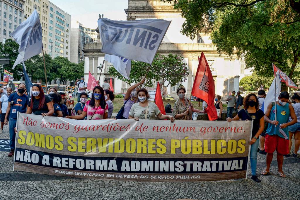 Manifestação contra a reforma administrativa ESTADO MENOR - Servidores: a reforma administrativa, que ainda enfrenta resistência, é um dos primeiros itens da pauta -