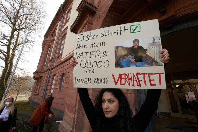 Verdict against suspected agents of the Syrian secret service 24 February 2021, Rhineland-Palatinate, Koblenz: Serda Alshehabi comments on the verdict in front of the building of the Higher Regional Court. According to her, her father has been in custody in Syria since 2012. A 44-year-old man who fled to Germany and was arrested here had been an agent of the state-run General Intelligence Service in Syria. According to the court, he was guilty of torture and deprivation of liberty. Photo: Thomas Frey/dpa (Photo by Thomas Frey/picture alliance via Getty Images)