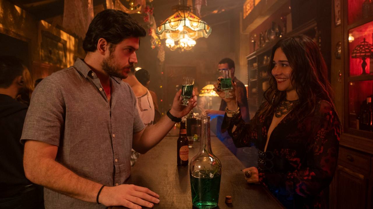 Marco Pigossi e Alessandra Negrini na série 'Cidade Invisível'