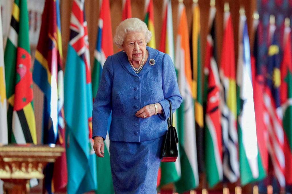 BRITAIN-ROYALS SEM SOSSEGO - Elizabeth: aos 94 anos, mensagem de paz para acalmar os ânimos dos parentes complicados -