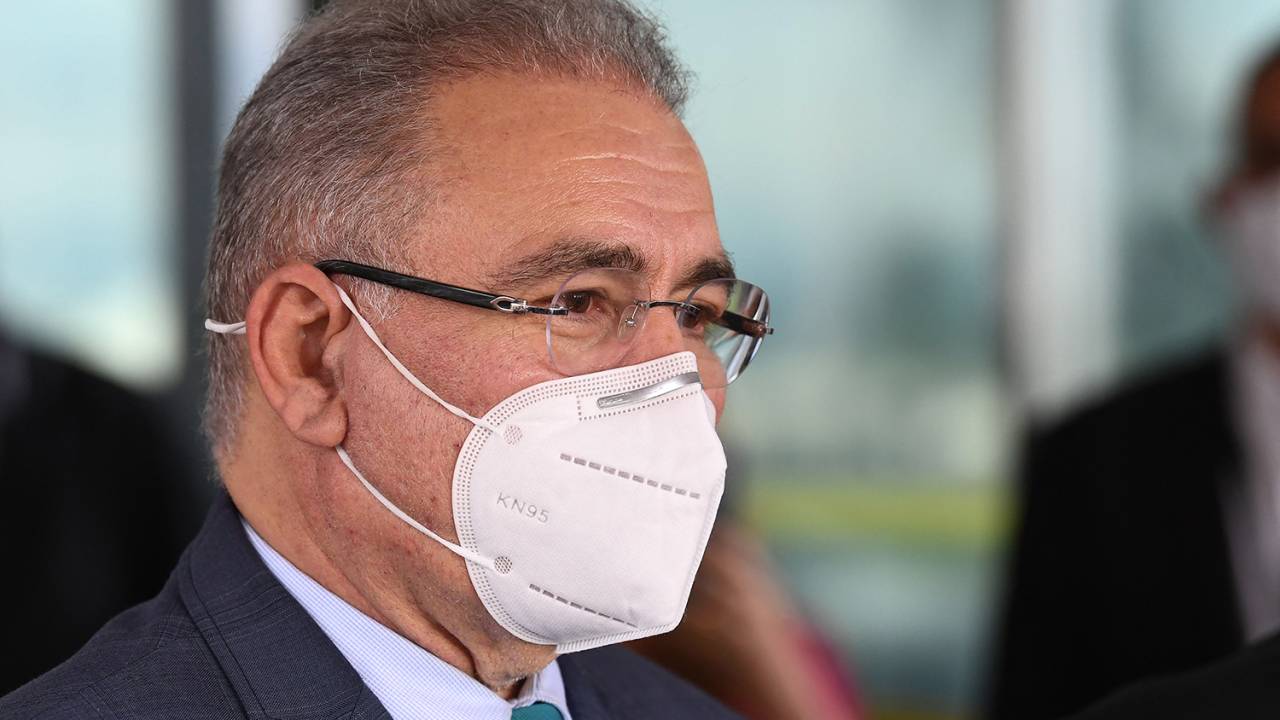 O novo ministro da Saúde, Marcelo Queiroga, ao lado do General Eduardo Pazuello -