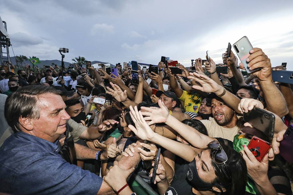 26022021-visita—duplicao-da-br-222-e–ao-anel-virio-de-fortaleza_50983004148_o.jpg SEM NOÇÃO - Bolsonaro em mais uma aglomeração: o negacionismo do presidente continua em alta -