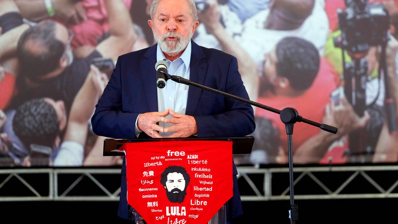 Lula durante entrevista coletiva no Sindicato dos Metalúrgicos, em São Bernardo do Campo -