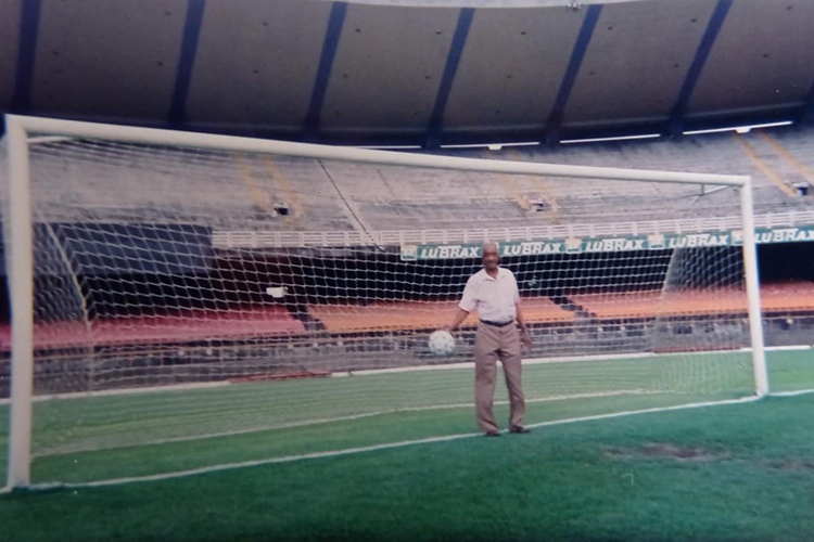 Barbosa no Maracanã no mesmo gol do chute de Alcides Gigghia, em 1950 -