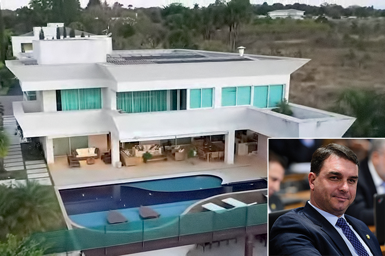 Mansão comprada por Flávio Bolsonaro Foto: Reprodução LAR, DOCE LAR - Flávio e a mansão: o imóvel tem piscina, academia, spa, quatro suítes e oito vagas de garagem -