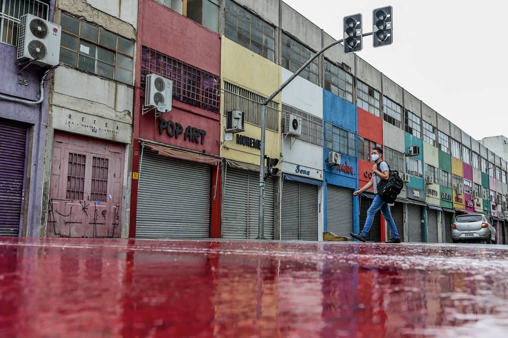 COMERCIO-FECHADO-SAO-PAULO-COVID-19-2021-01.jpg COLAPSO ECONÔMICO - Lojas fechadas em São Paulo: paralisação forçada pelo aumento de casos -