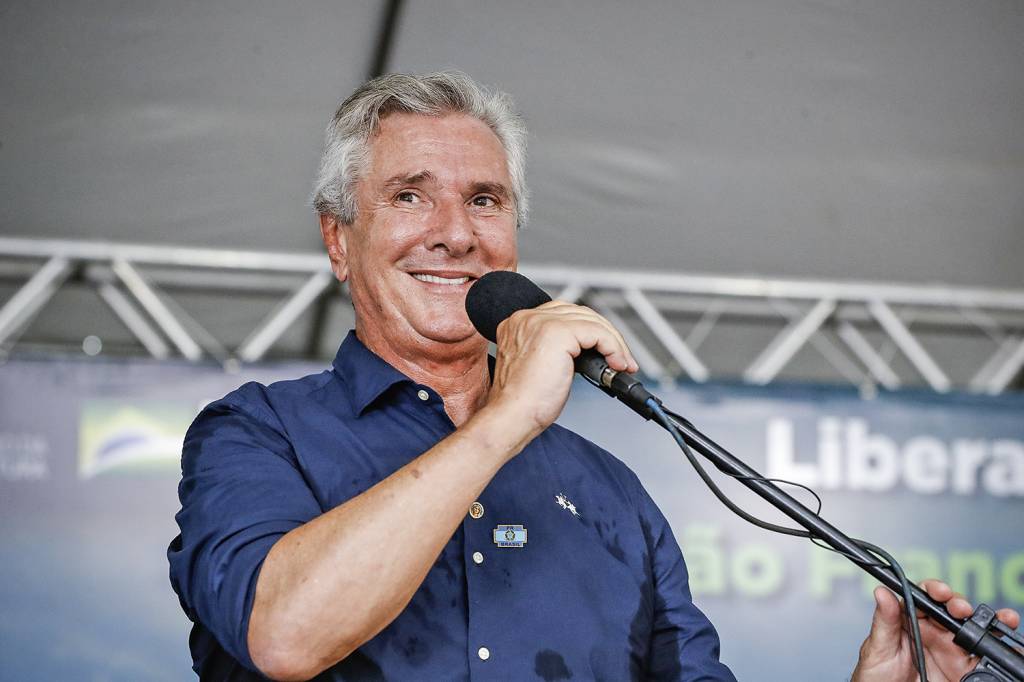 Oposição tenta ligar Collor a Lula; governistas apontam para Bolsonaro