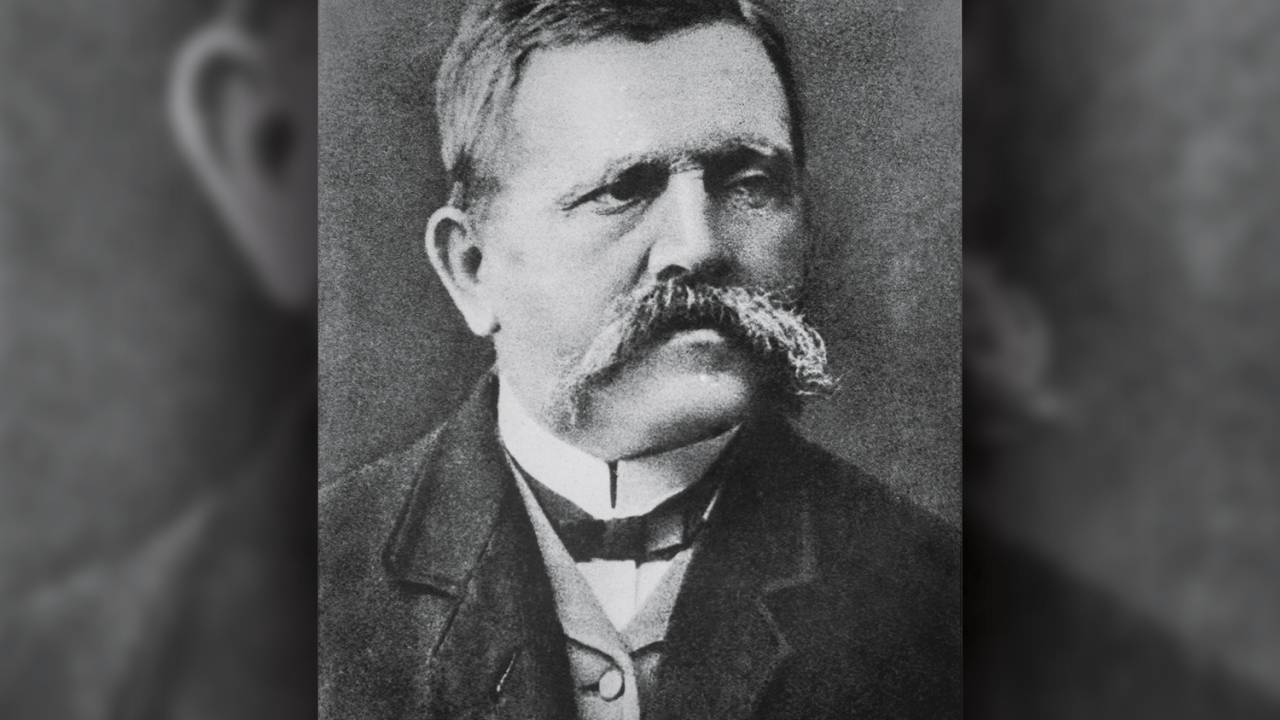 PECADOS DO PAI - Alois Hitler: escritos revelam presunção e intolerância -