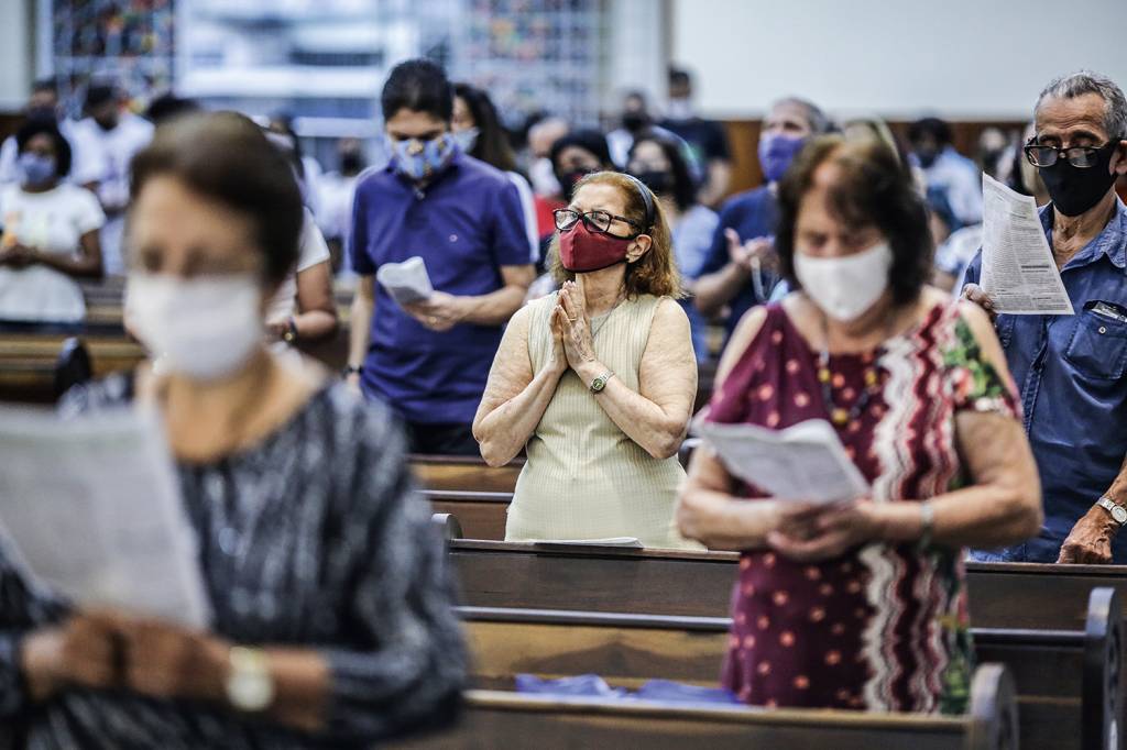 GettyImages-1228005189.jpg ESPERANÇA - Igreja no Rio de Janeiro: a maioria dos brasileiros relata que passou a rezar mais durante a crise -
