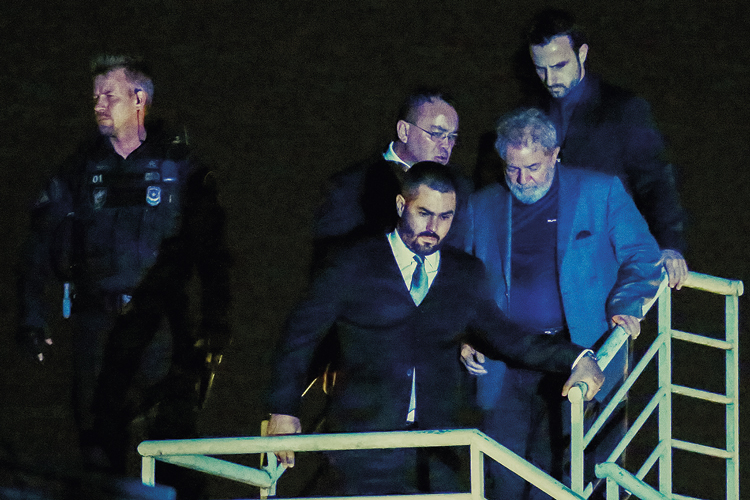 LULA-PRISAO-PF-CTBA-2018-9230.jpg VIROU FICÇÃO - Lula: preso em 2018 por crimes que agora não existem mais -
