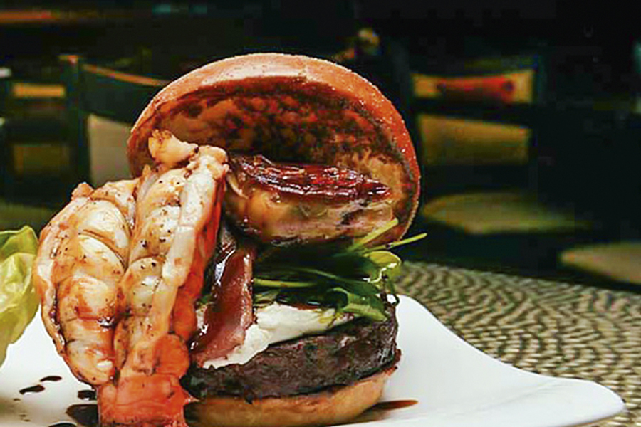 c777-burger.jpg SUPERLATIVO - O sanduíche de Las Vegas: torre de ingredientes caros -
