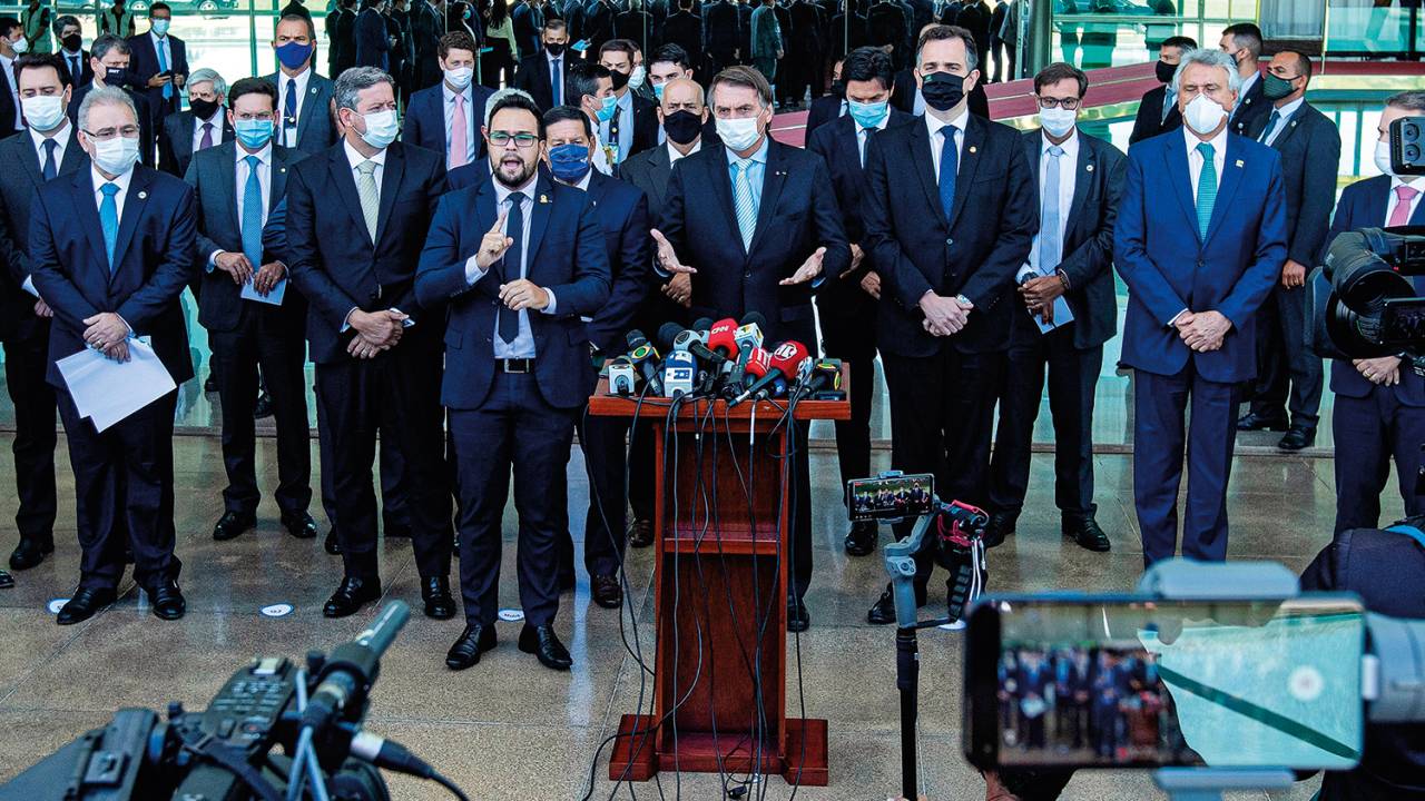 AGORA VAI? - Bolsonaro, após a reunião com outros poderes: o problema do presidente são as recaídas -