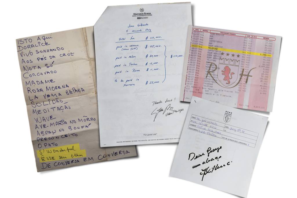 mont-docs-JG RETRATOS DO PASSADO - Guardados da pasta preta em torno da turnê nos EUA e na Europa em 1998, nos quarenta anos da bossa nova (da esq. para a dir.): “cola” com a lista das músicas, duas delas escritas de próprio punho; contabilidade de cachês assinada por John Phillips, do JVC Jazz Festival; a conta de hotel na Itália com altos gastos em telefonemas; e o fax enviado ao produtor George Wein, que organizou a turnê -