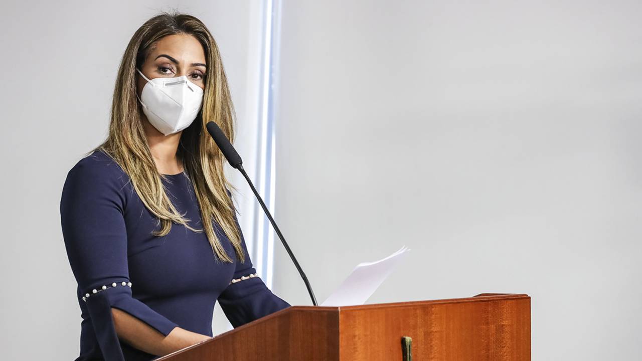 INTERVENÇÃO - Flávia Arruda: a ministra se sente desprestigiada -