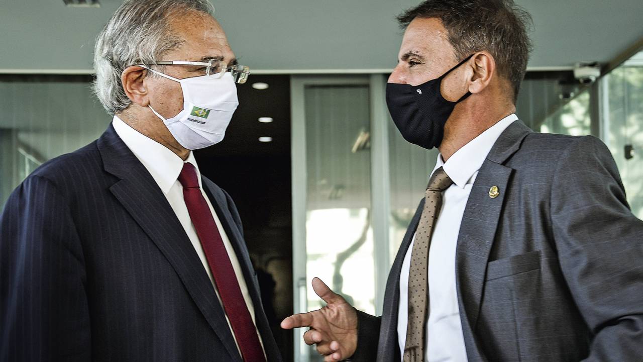 UNIÃO DESFEITA - Guedes e o senador Bittar: montagem do Orçamento e da PEC Emergencial terminou em rompimento -