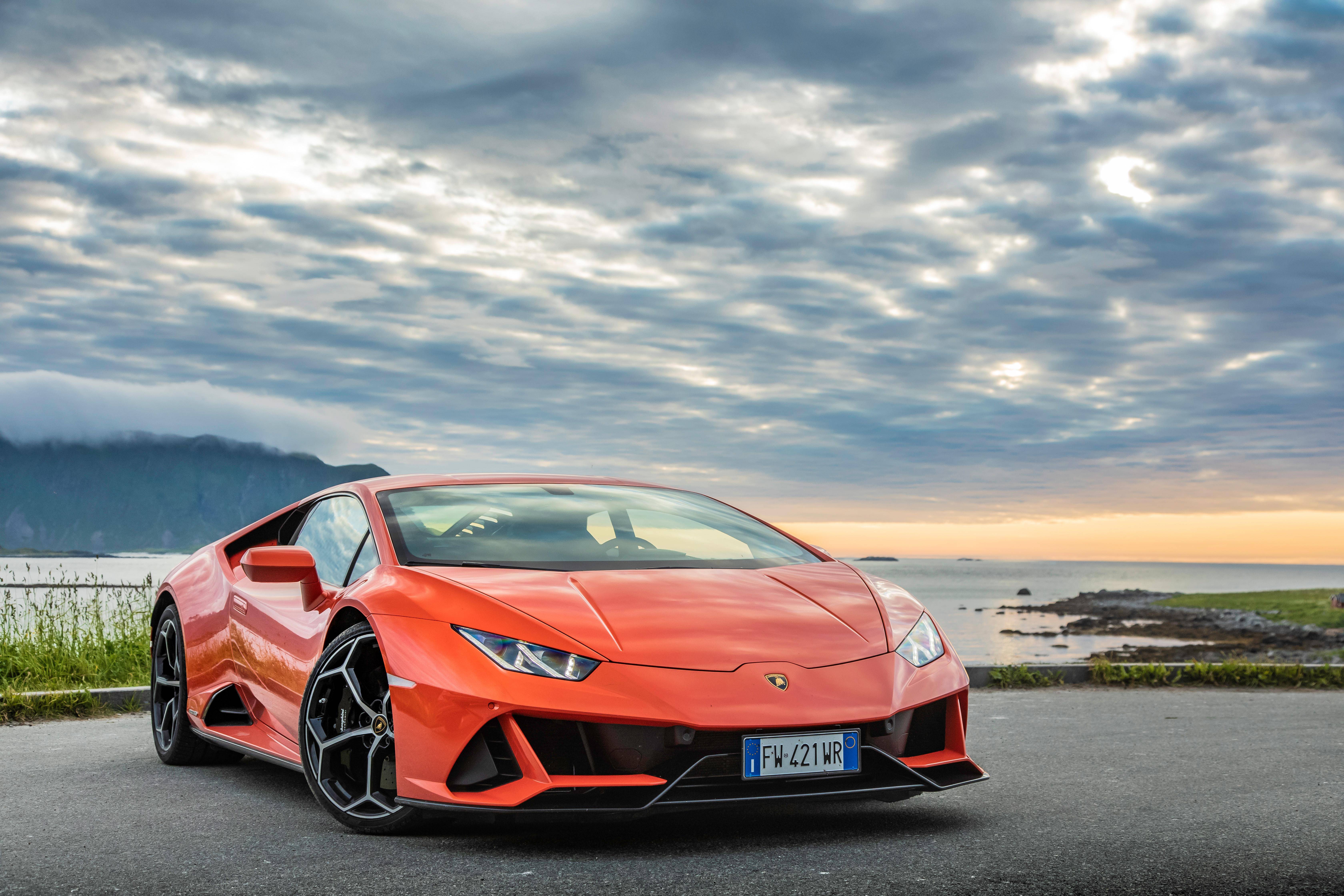 Alexa, tira minha Lamborghini da garagem