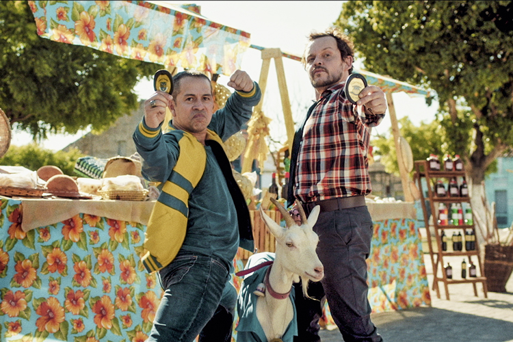 FILME-CABRAS-DA-PESTE-05.jpg POLICIAIS TRAPALHÕES - Edmilson e Nachtergaele em Cabras da Peste: o sucesso da Netflix ultrapassou fronteiras nacionais -