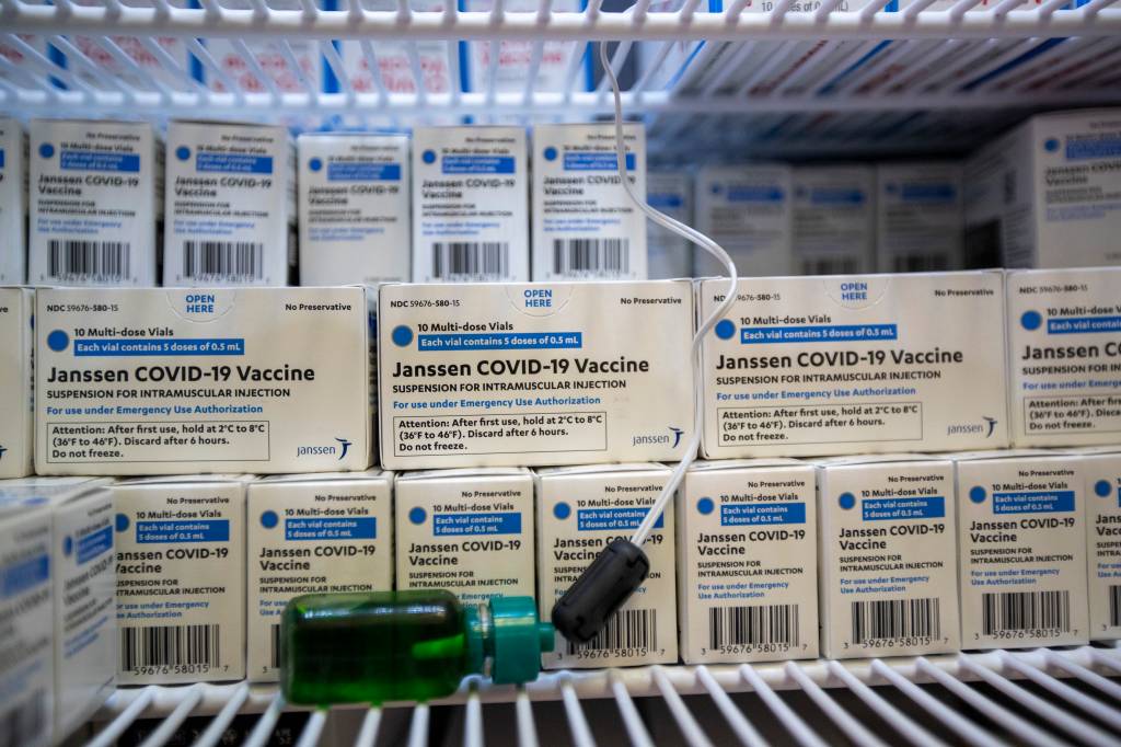 Janssen: 3 milhões de doses devem chegar ao Brasil na terça-feira, 15