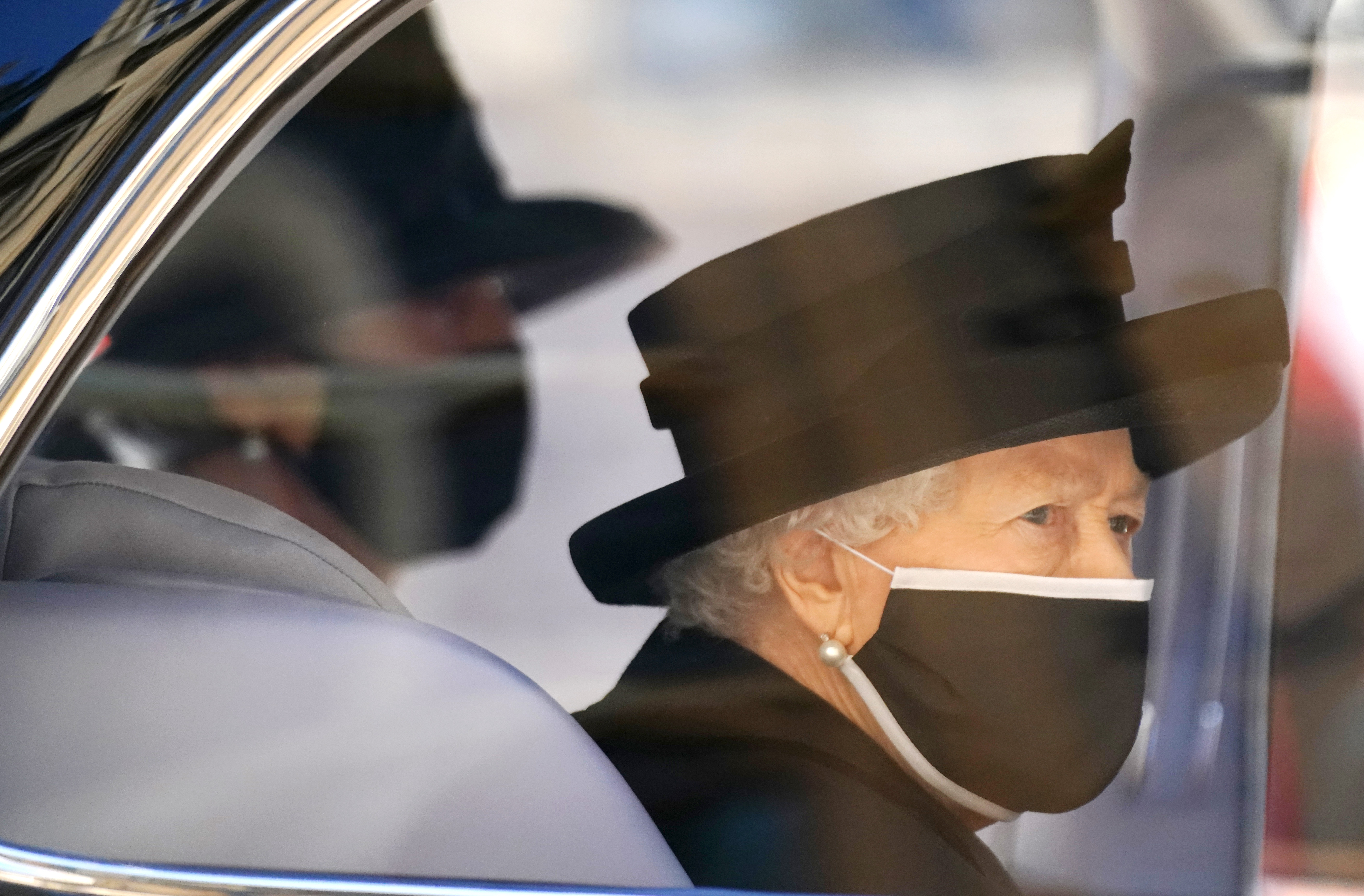 Rainha Elizabeth II participa do funeral do marido, pr&iacute;ncipe Philip -