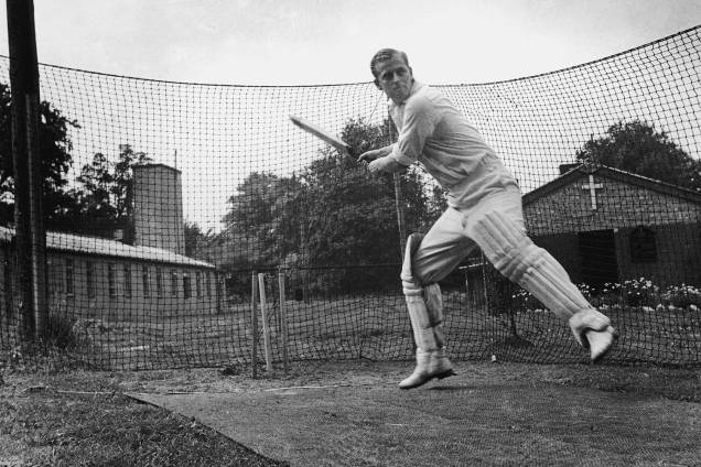 O duque de Edimburgo jogando beisebol, em 1947 - O duque de Edimburgo jogando beisebol, em 1947 -