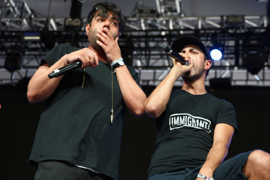 GettyImages-671628662 (1) Riz MC e Heem durante apresentação do Swet Shop Boys no Coachella Valley Music & Arts Festival, em 2017.