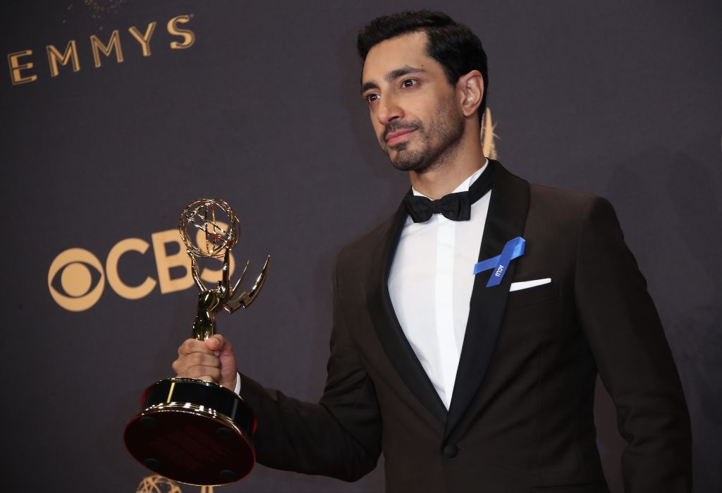 69th Annual Primetime Emmy Awards – Press Room Riz Ahmed após vencer o prêmio de melhor ator do Emmy, em 2017.
