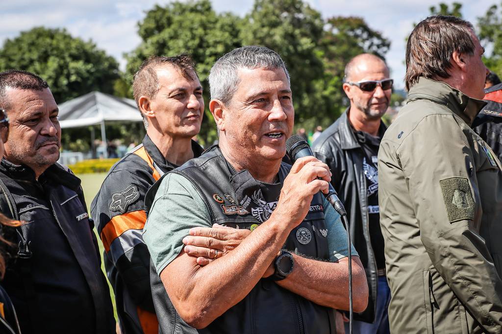 09/05/2021 Passeio de moto pelas ruas de Brasília NA RESERVA - General Braga Netto: discurso em manifestação pró-governo -
