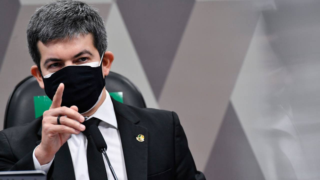 O senador Randolfe Rodrigues durante a CPI da Covid, em Brasília -