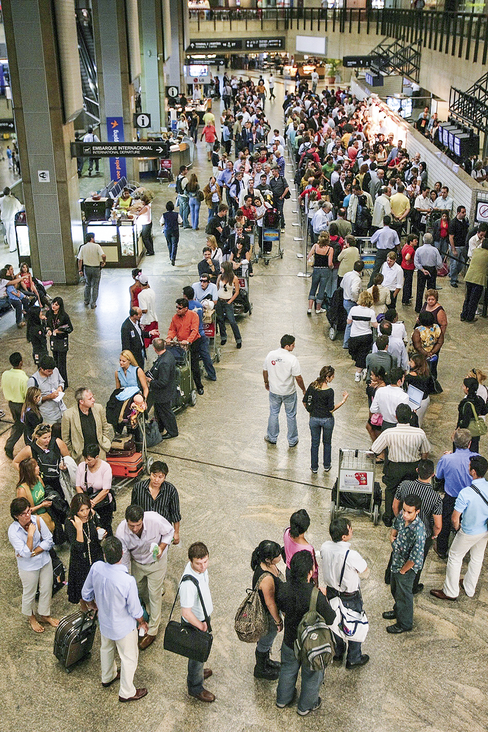 veja-para-onde-esse-dolar-vai **ATENÇÃO**NÃO REUTILIZAR ESTA IMAGEM, SUJEITO A COBRANÇA POR USO INDEVIDO**FOTO EXCLUSIVA PARA A UTILIZAÇÃO APENAS NA REVISTA VEJA**