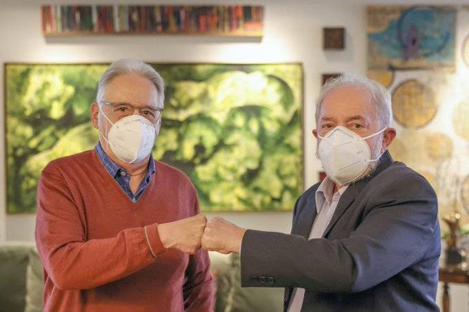 FHC e Lula bailam, Bolsonaro se espanta