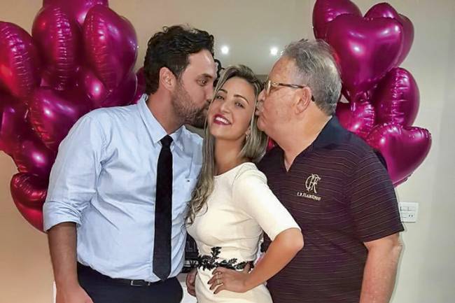 FOTOS-JAIRINHO-FAMÍLIA-1.jpg EM FAMÍLIA - Thalita, entre o irmão Jairinho e o pai, Coronel Jairo: altos negócios -