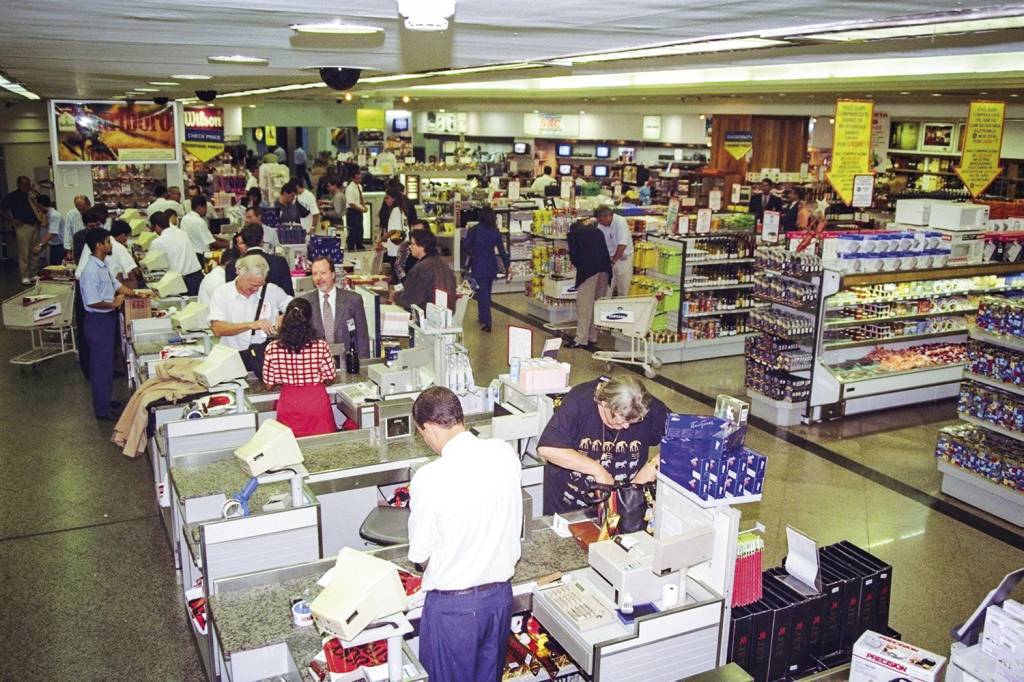 veja-para-onde-esse-dolar-vai **ATENÇÃO**NÃO REUTILIZAR ESTA IMAGEM, SUJEITO A COBRANÇA POR USO INDEVIDO**FOTO EXCLUSIVA PARA A UTILIZAÇÃO APENAS NA REVISTA VEJA**